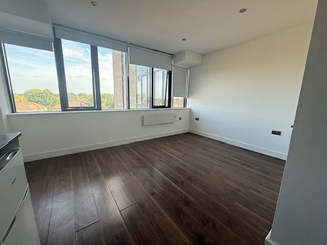 Modern Studio Flat, Elmgrove Road, Secure Location Main Photo