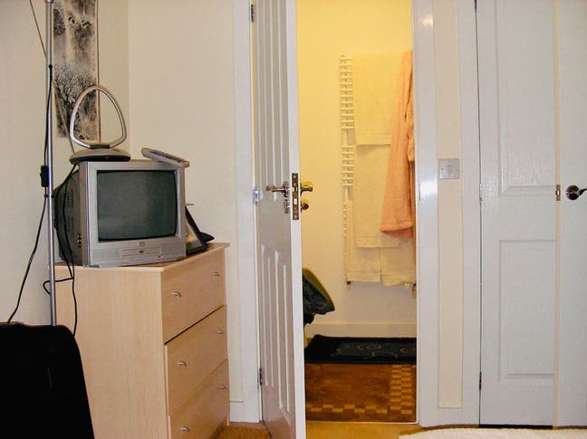 Spacious & Cosy Ensuite Room for Rent in - UB5 6FL Main Photo