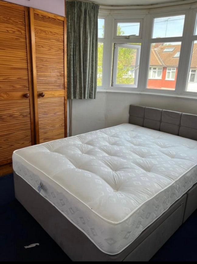 Double bedroom opposite Ealing hospital bills incl Main Photo