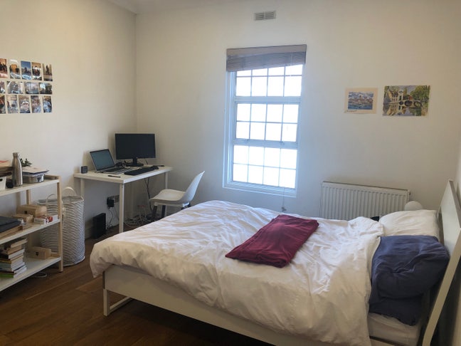 Double bedroom in West Kensington flat  Main Photo