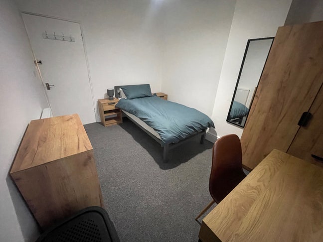 Quality Large Single Room close to city centre Main Photo