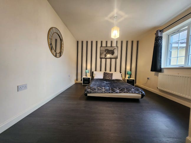 Huge Double 5 min to Colchester Hospital Main Photo