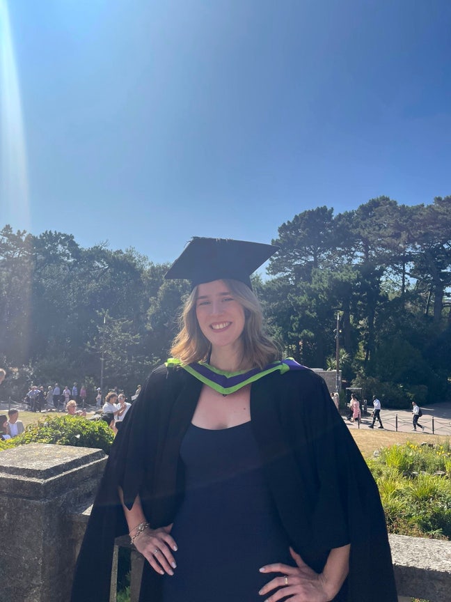 I am a professional aged 25 working in fashio... Main Photo