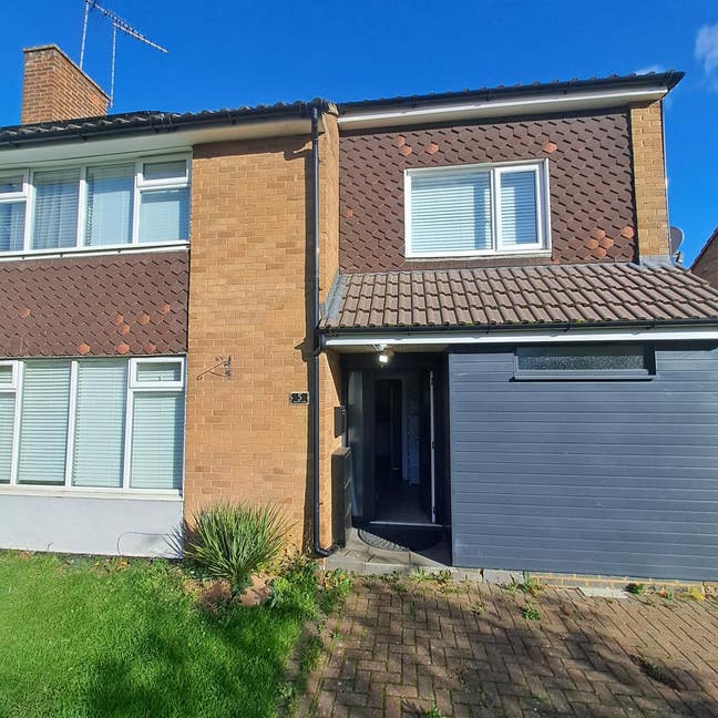 Room in a very quiet location Main Photo