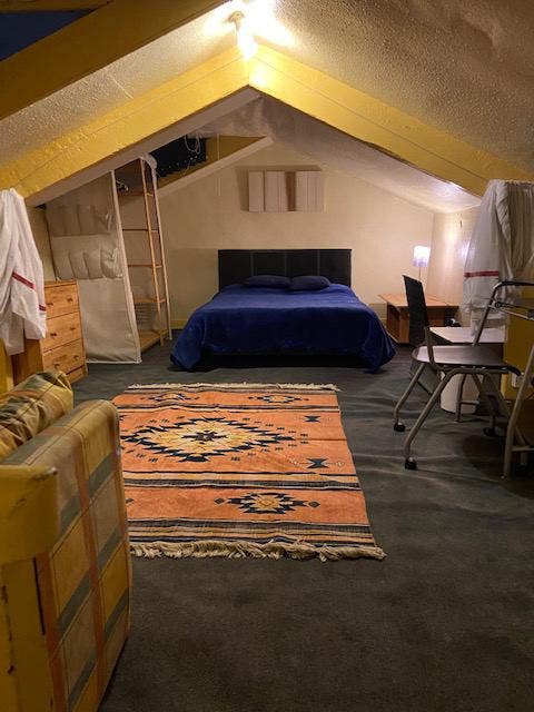 Furnished Attic double bedroom/living room  Main Photo