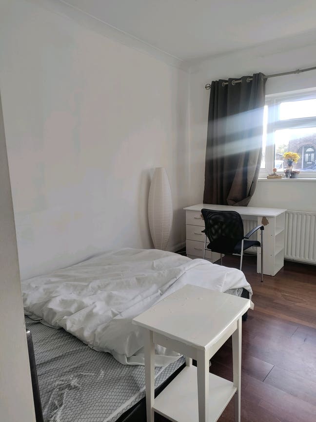 Double bedroom in beeston Main Photo