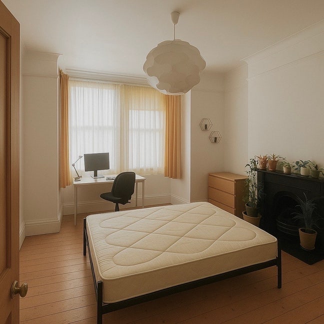 Bright and  comfy Double room available!!  Main Photo