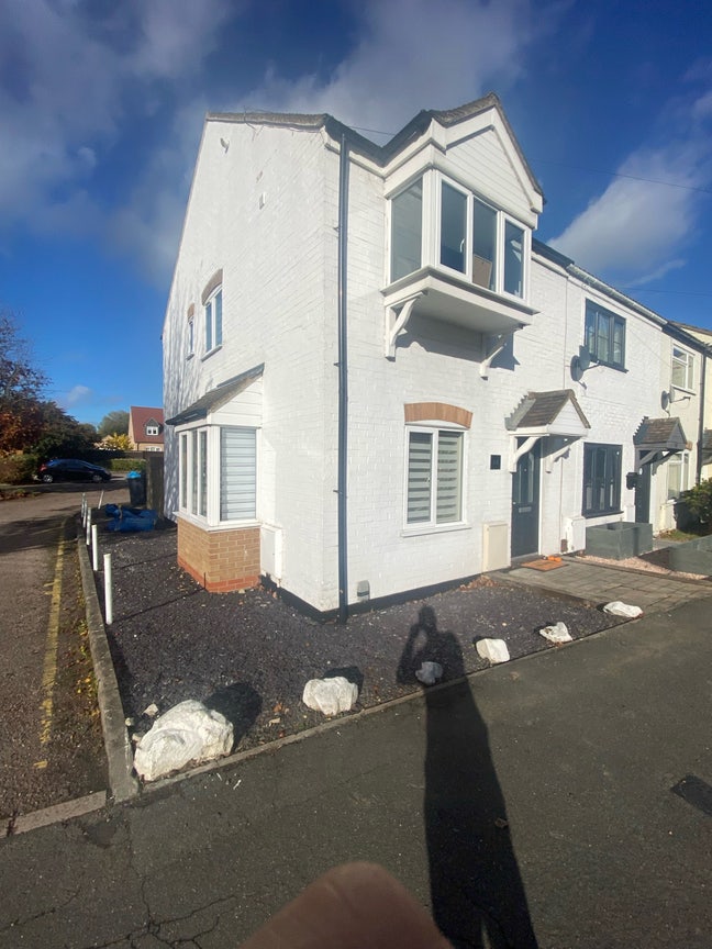 Furnished Double Room En-Suite Bathroom Main Photo