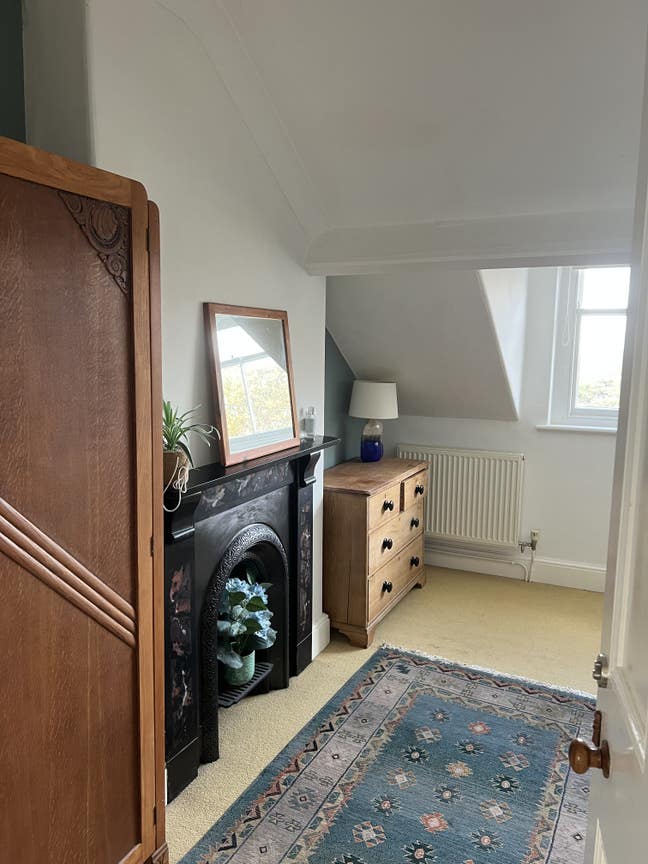 Sea view room in a lovely Victorian home  Main Photo