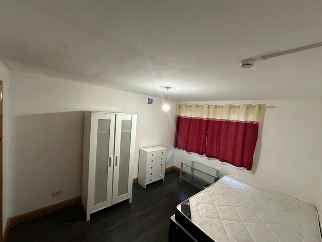 Spacious Bedroom in Birmingham cape-hill  Main Photo