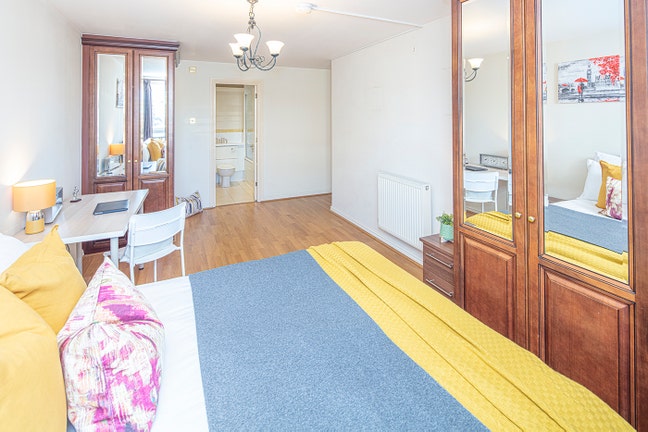 Elite Comfort Ensuite Room in a Fresh Apartment Main Photo