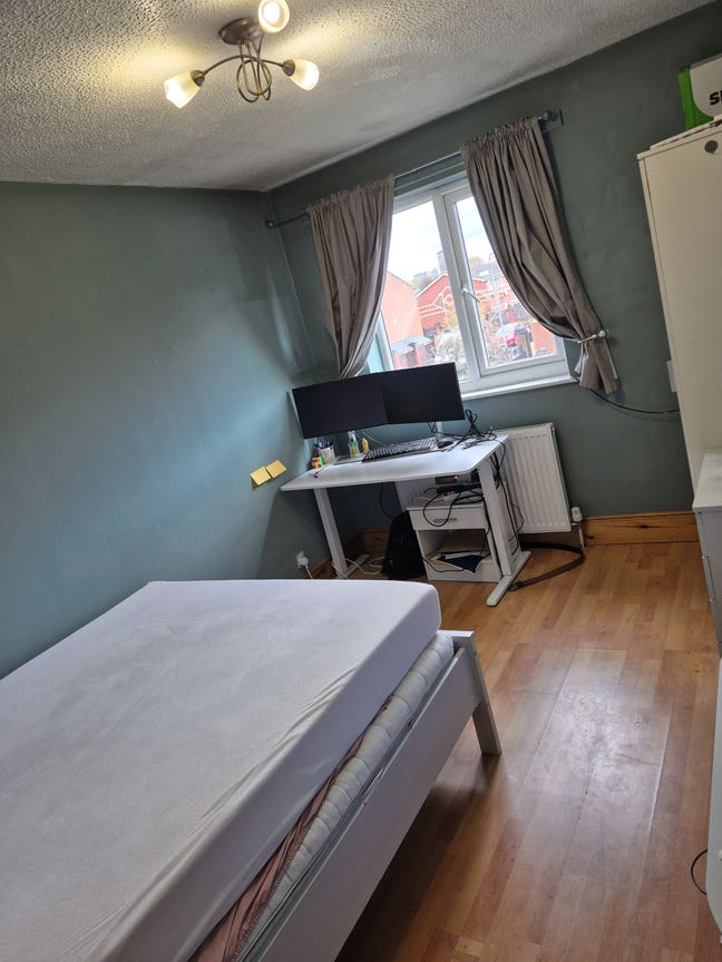 Single bedroom 110 sq.ft available for short stay. Main Photo