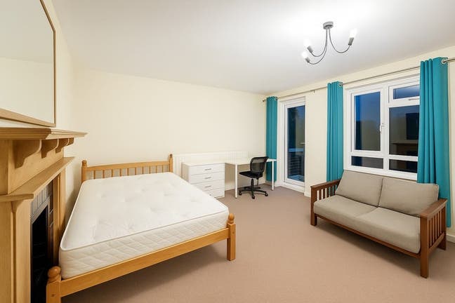 Amazing Flat Next To Hammersmith Station Main Photo