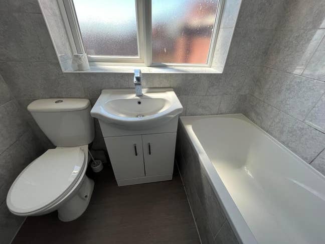 Room Available Near Cathedral-Tenancy Until July Main Photo