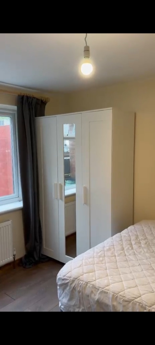 Spacious Double Bedroom with own bathroom for rent Main Photo