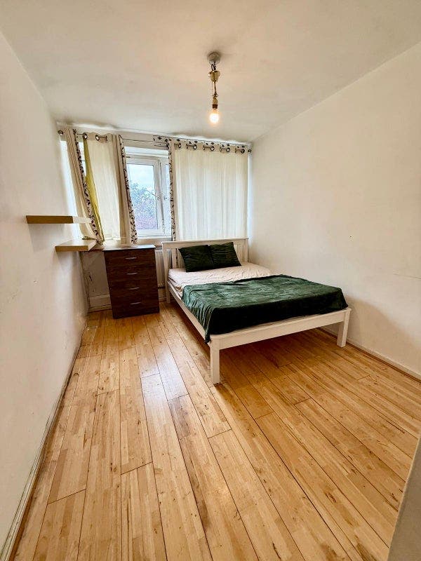 Rooms Available in Flat Share zone 2(4) Main Photo