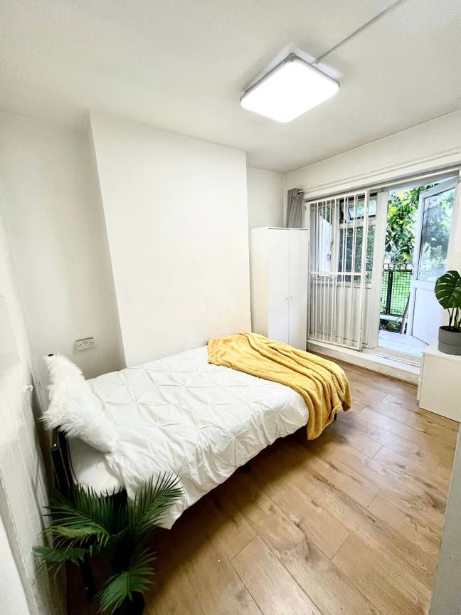 Spacious Room Available Main Photo