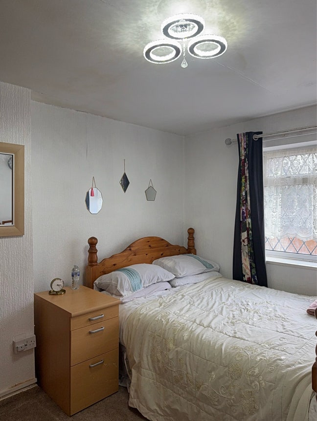 4 minutes walk from russells hall hospital  Main Photo