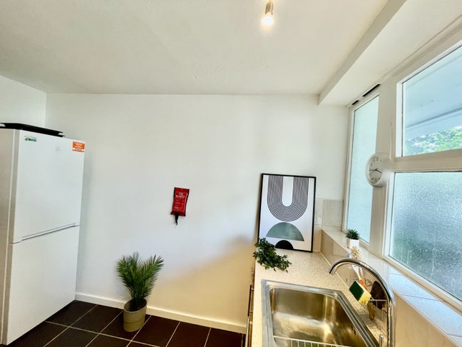 3 Amazing Rooms in Stylish Flat  Main Photo