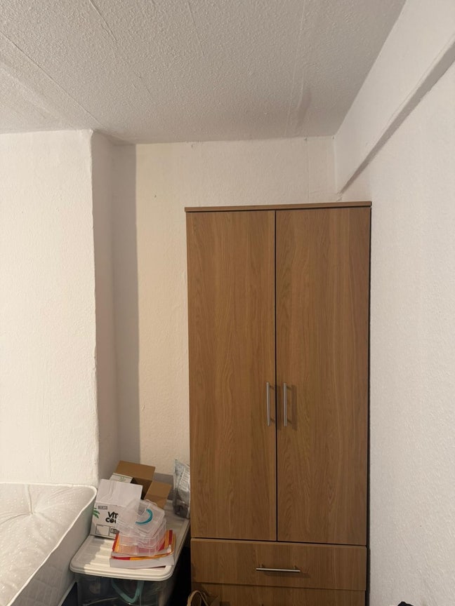 Sharing room available  Main Photo