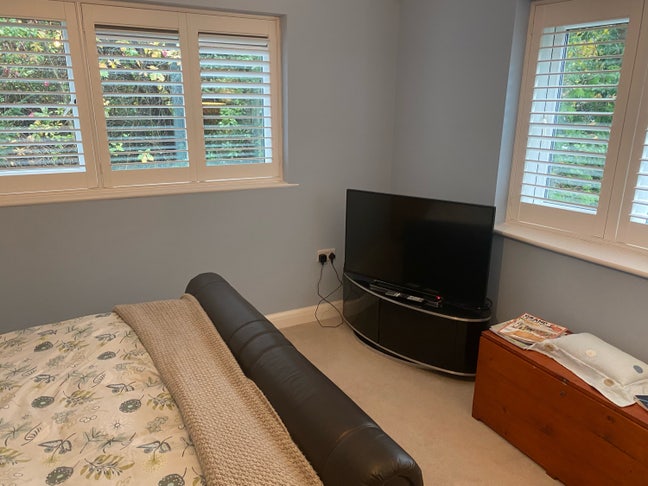 Refurbished double room in quiet household Main Photo