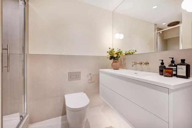 Double Room SW7 - Ensuite/Patio/Walk In Wardrobe Main Photo