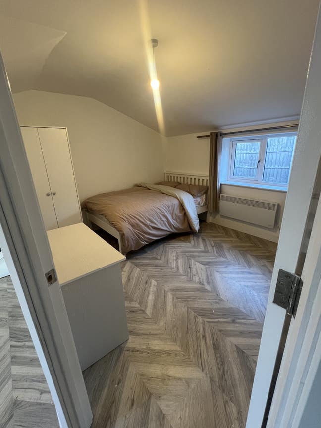 Double Bedroom with En-Suite   Main Photo