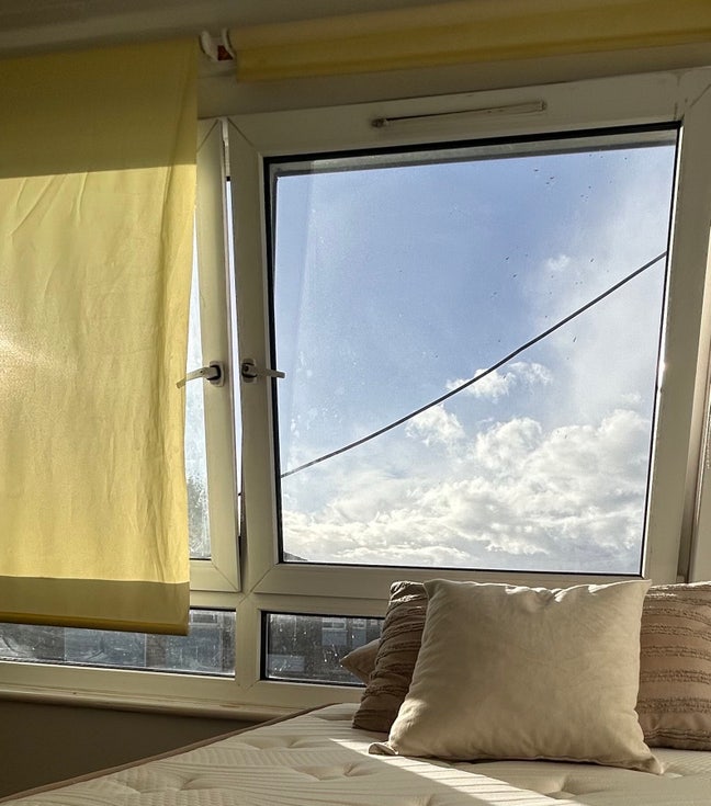  Bright Double Room in Tidy Well Connected Home  Main Photo