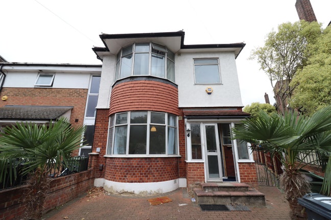 2x double rooms in Streatham with Patio/Garden Main Photo