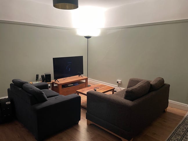 Double Room in a newly refurbished flat Main Photo