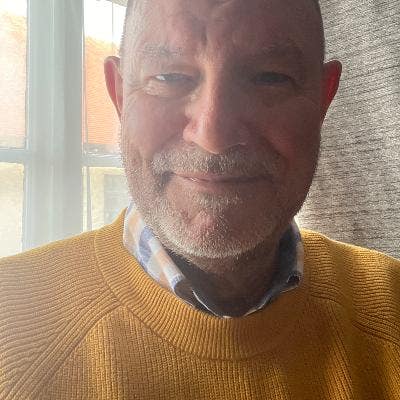 I’m a sociable easy going person who gets o... Main Photo