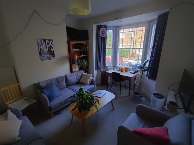 Room in spacious 5 bed house, central Jericho Main Photo