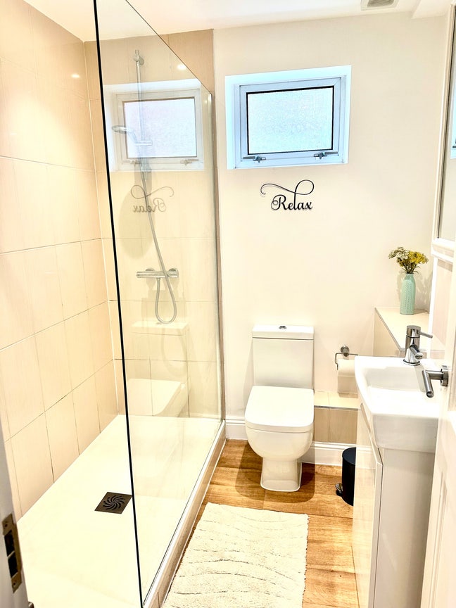 Cosy large room walking to the Uni Main Photo