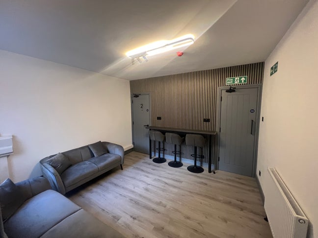 6 Bed HMO available - High standard  Main Photo