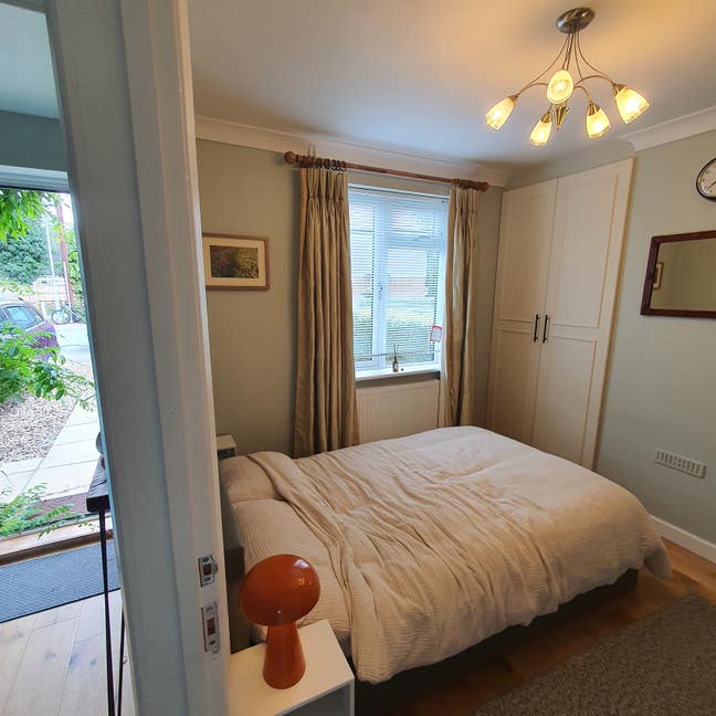 Newly decorated double room in IP3 Main Photo