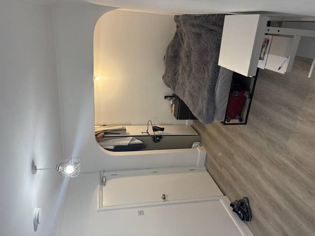 Large and peaceful double room Main Photo