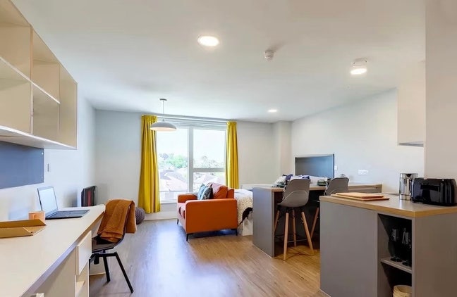 Modern and Spacious Studio in Botley  Main Photo