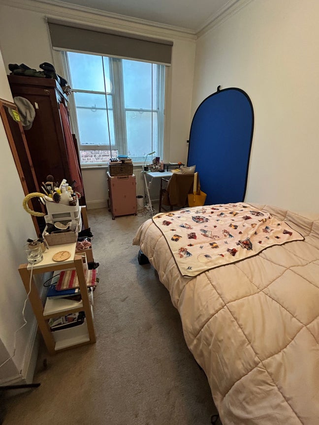 1 double bedroom available- furnished!  Main Photo