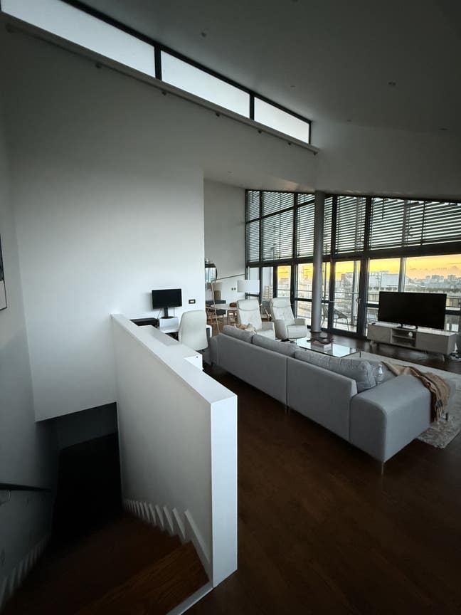 En suite room in penthouse  Main Photo