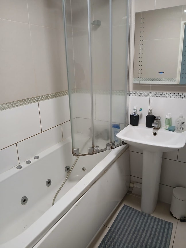 Double room to rent  Main Photo