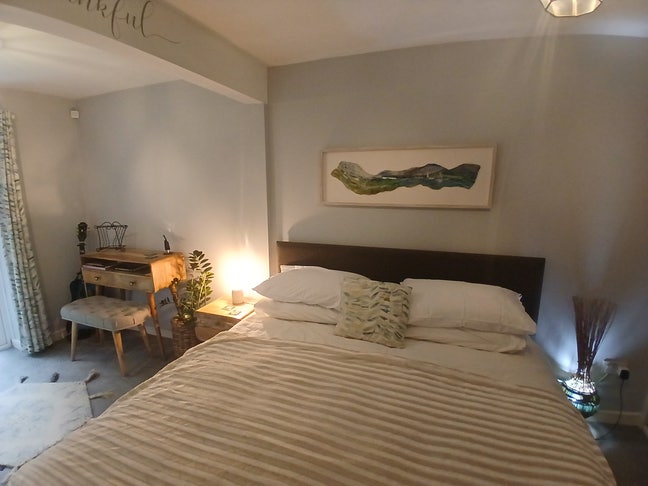 Large room with ensuite overlooking garden  Main Photo