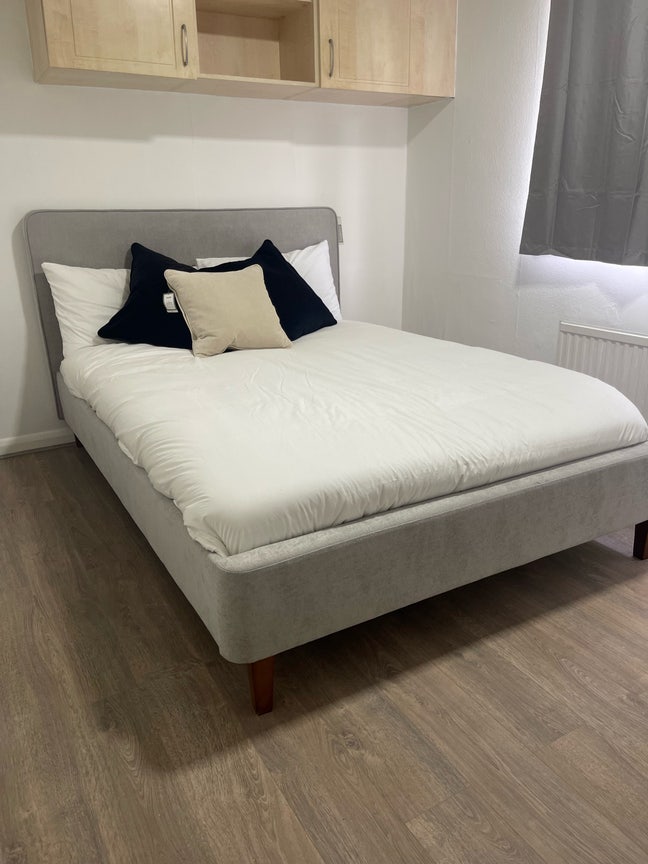 Spacious Double Room COUPLES Preferred Main Photo