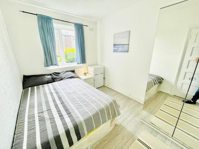 Double Room – Neasden (Zone 3) £800 single / £850  Main Photo