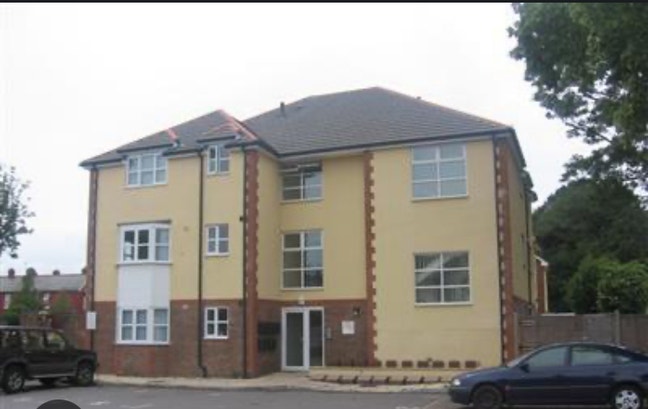 2 Bedroom Flat with private parking  Main Photo