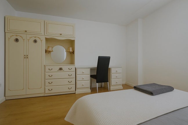 King size Bedroom  Main Photo