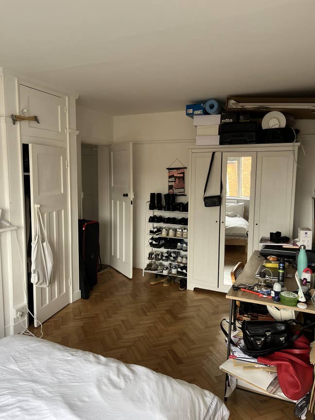 Bright sunny double room available in 3 bed Flat  Main Photo