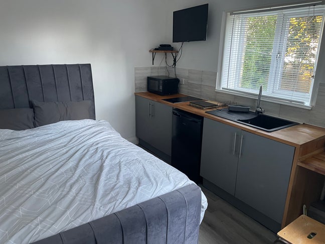 Room to let close to  Saltaire World Heritage Site Main Photo