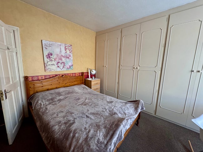 Extra large double room fully furnished near DMU Main Photo