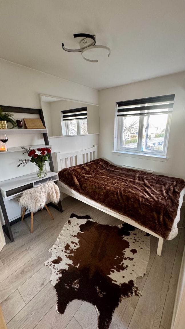 Modern Room with ensuite all bills & free parking  Main Photo