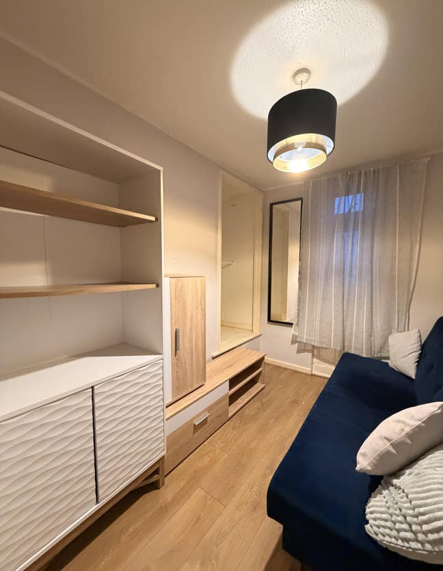 Single Room To Rent  Main Photo